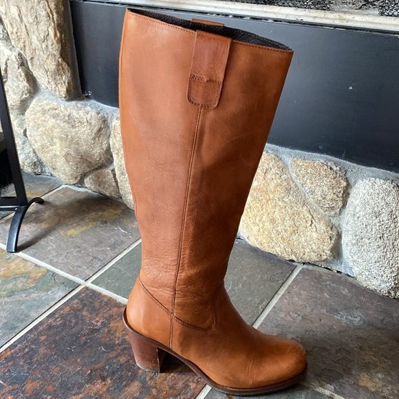 Leather camel heeled boot - Picture 2 of 7